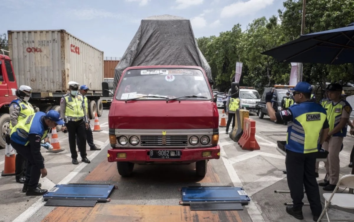 Ditunggu, Langkah Berani Dan Bijak DKI Tertibkan Truk ODOL
